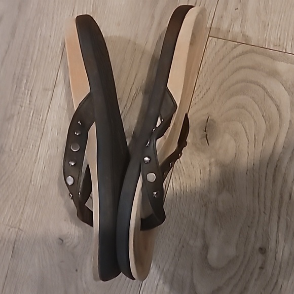 Ugg Flip Flops Lyndie Cushioned Leather Sandals Bundle & SAVE 30%! - Picture 6 of 11